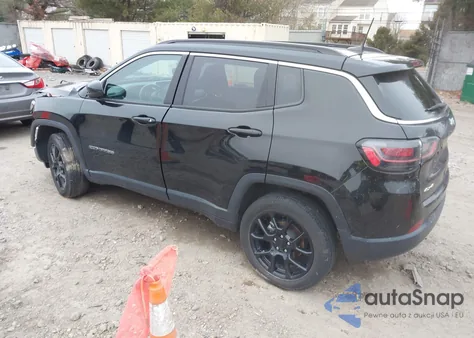 2022 Jeep Compass Latitude Lux 4X4 z USA, uszkodzony, nr VIN 3C4NJDFB2NT128575